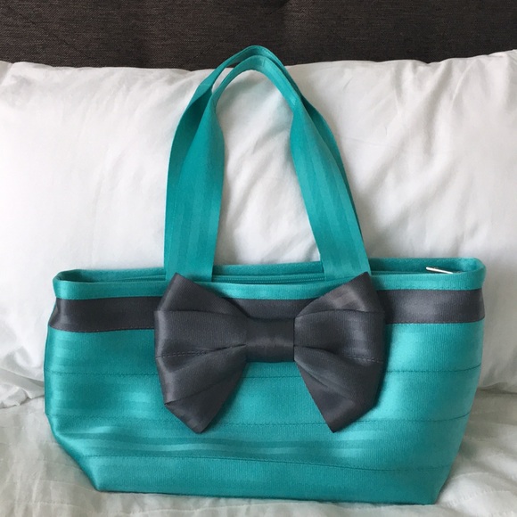 Harveys Seatbelt bags Handbags - RARE- Harveys Turquoise & Storm Bow Tote